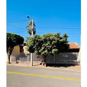 Casa com ótima localização, no centro da cidade.